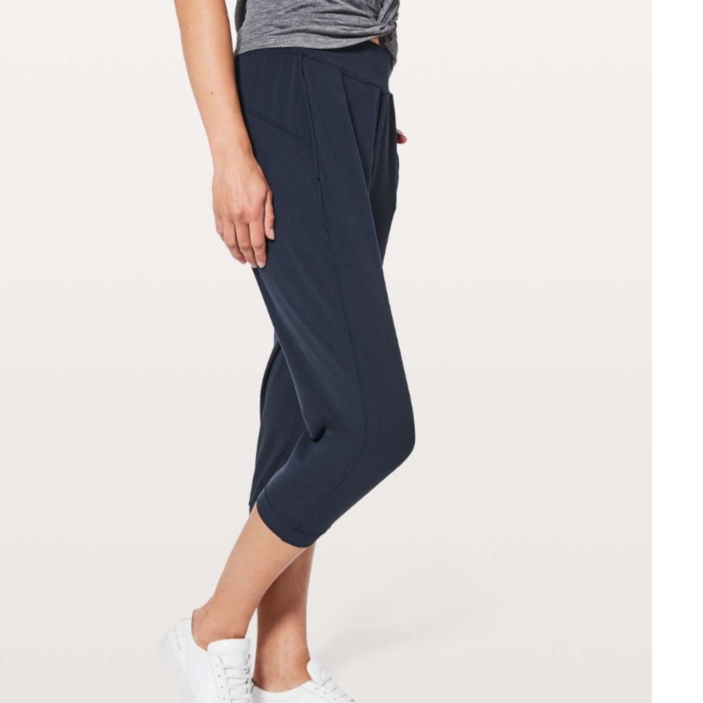 Lululemon Joggers Buttery Soft Nulu Rejuvenate Size 10 Cropped 18” True Navy GUC - Picture 2 of 4